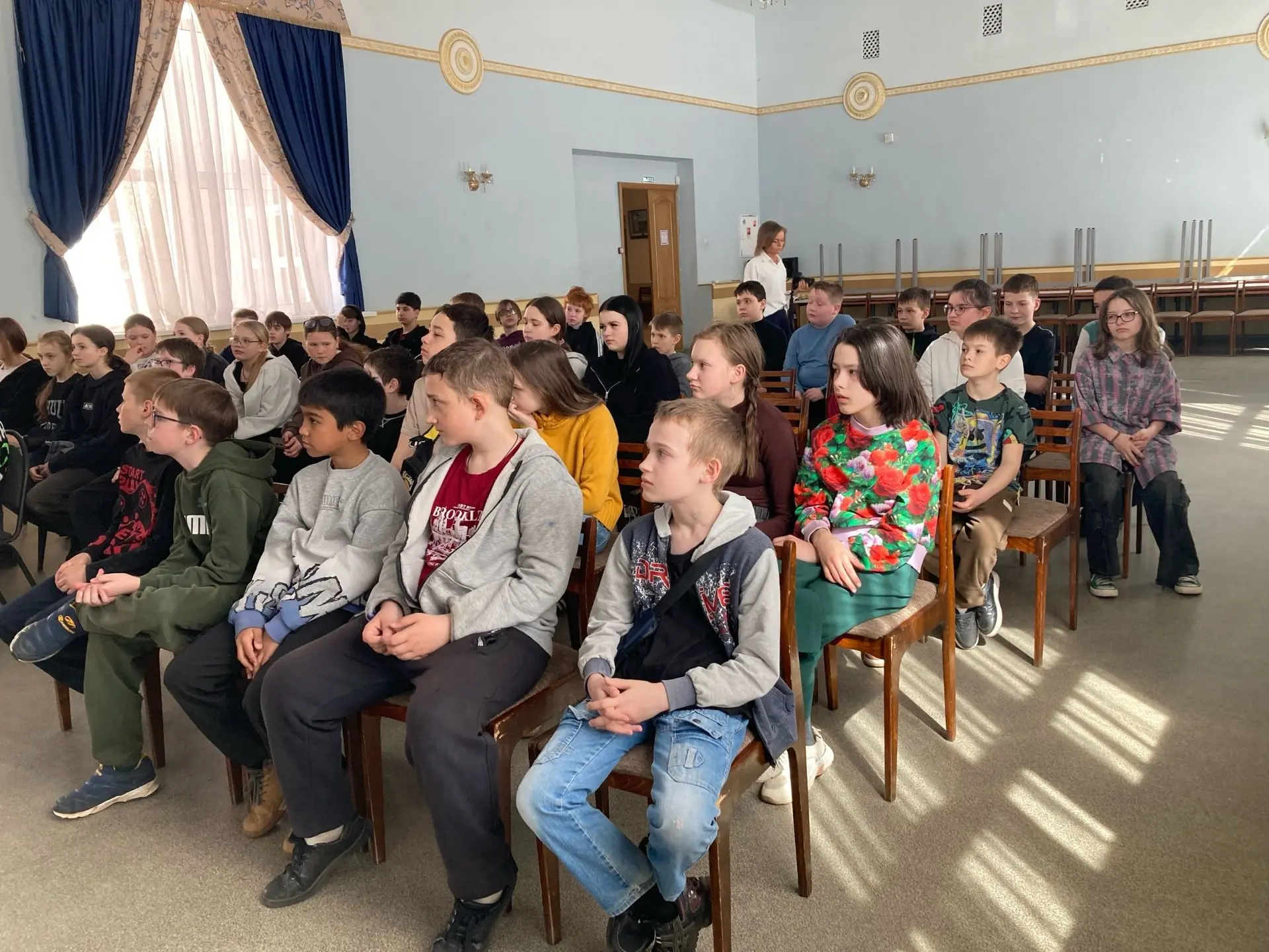 Пятиклассники школы №67 встретились с представителем пожарной службы.   16 апреля ученики 5-1 и 5-2 