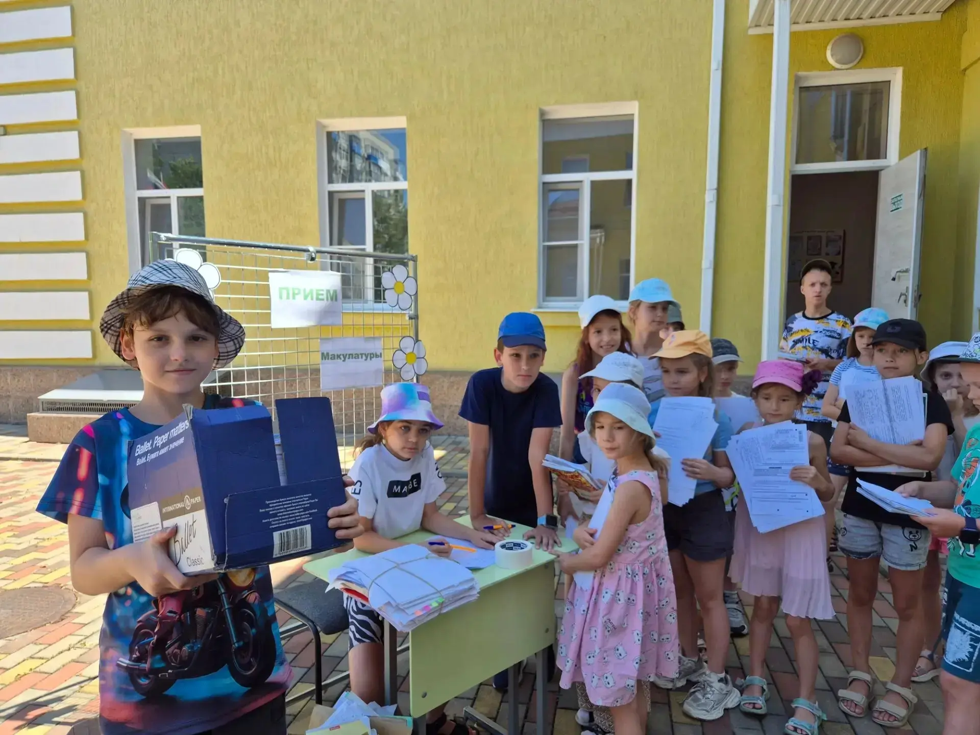 Дети, посещающие летнюю площадку МАОУ ЦО ДО «Перспектива», приняли участие в экологической акции — с