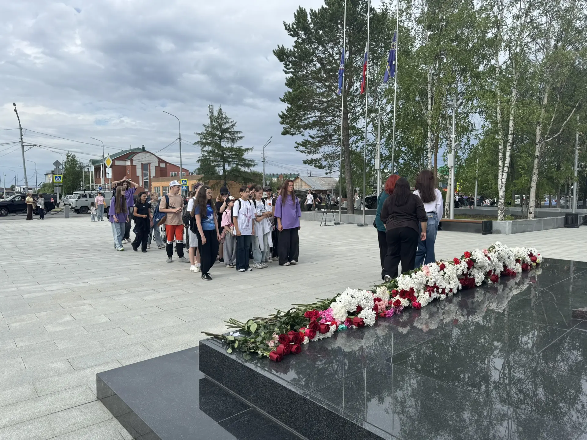 22 июня - День памяти и скорби.

Сегодня ребята из спортивного лагеря посетили мемориальный комплекс