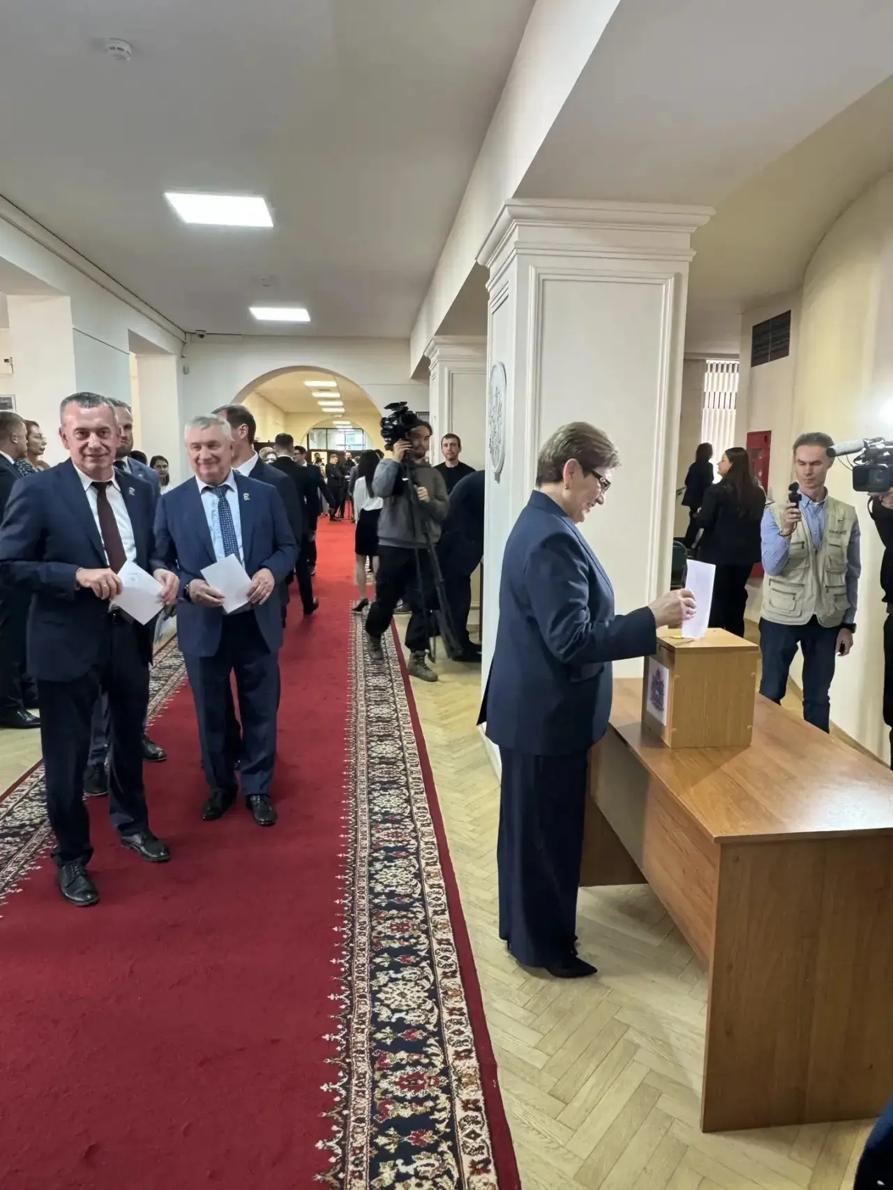 В Самарской губернской думе тайным голосованием выбирают нового председателя.
