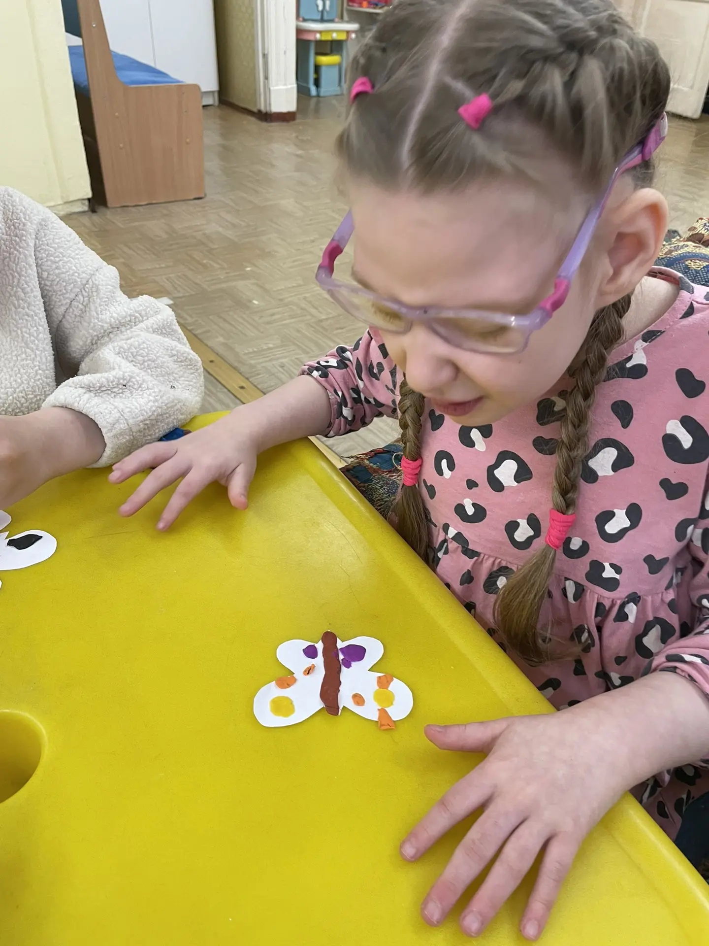 🦋 Полёт фантазии: наши бабочки в технике пластилинографии! Сегодня мы с ребятами погру...