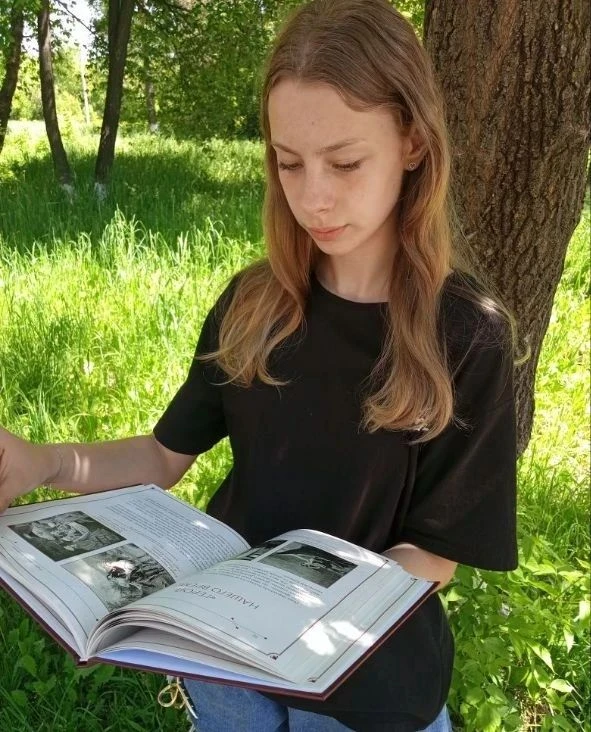Переходишь в 8 класс? Тогда этот пост для тебя!

Хватит листать бесконечную ленту новостей — мы собр