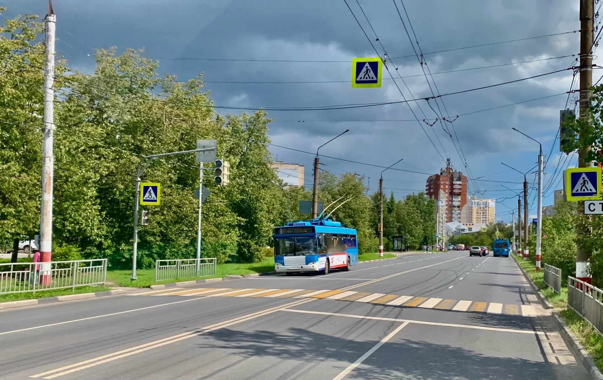 🚎Есть в троллейбусах что-то особенное. Этот тихий гул, вид из окна, неспешный ход по з...