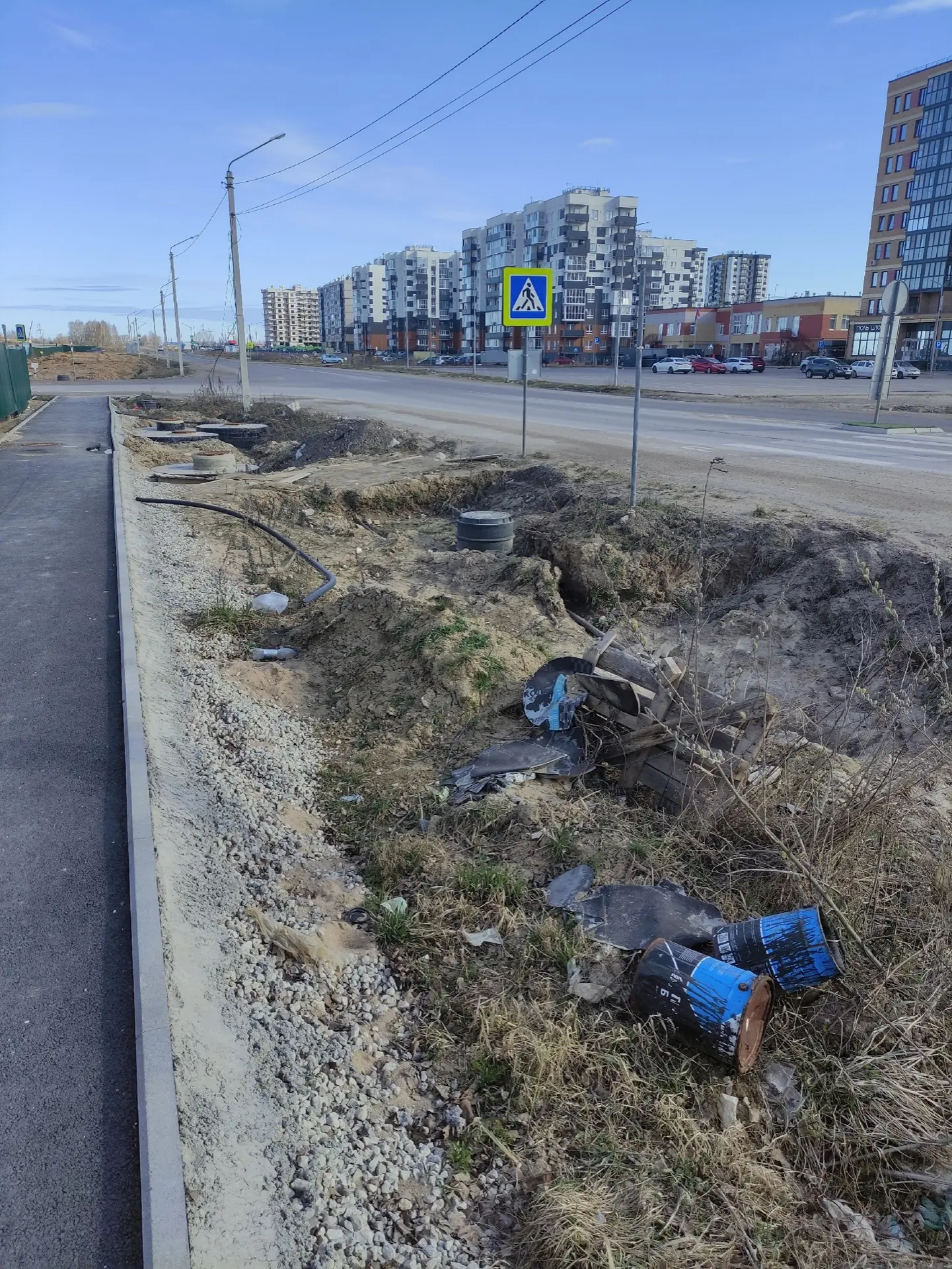 Уважаемый псковавтодор!  Очень просим вас привести в порядок участок дороги напротив Фиорд-плаза до 