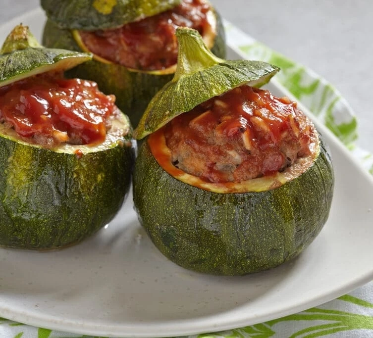 ЦУКИНИ, ФАРШИРОВАННЫЕ МЯСОМ И РИСОМ