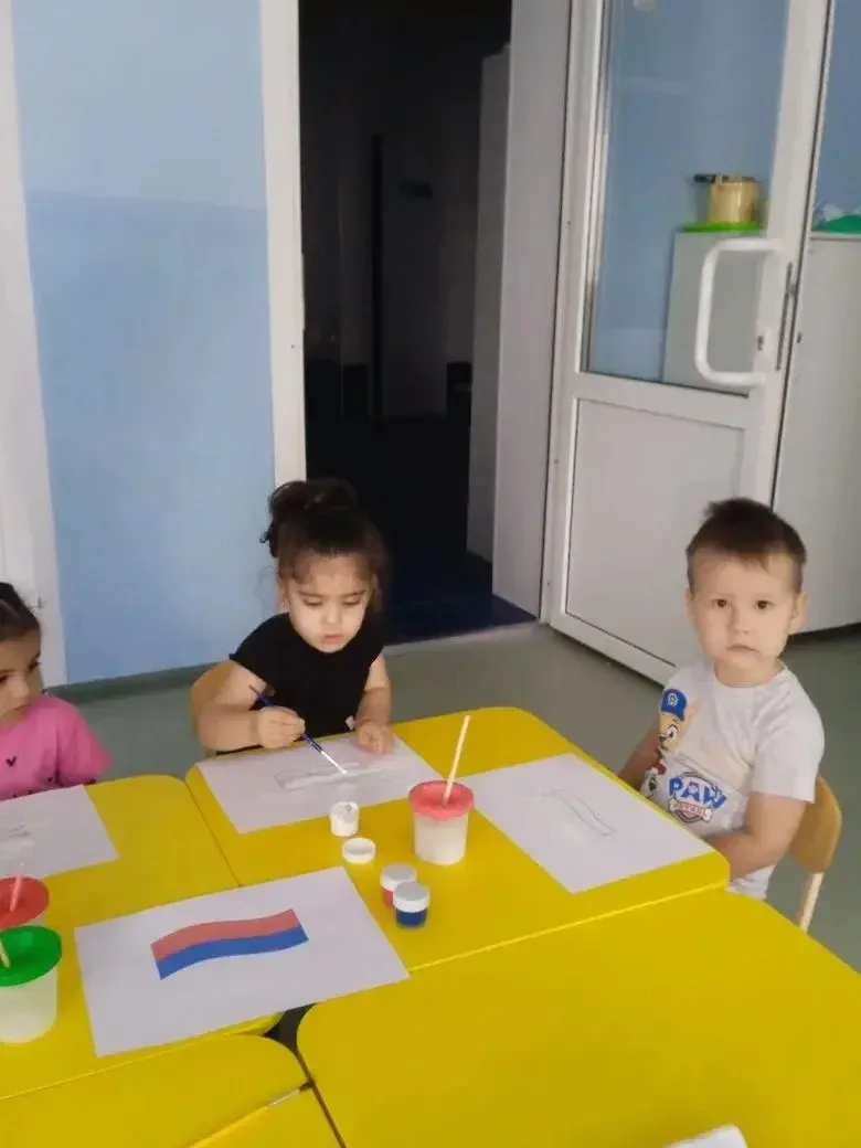 Сегодня группа раннего возраста" Крохи" провели занимательный день ,на тему "Государств...