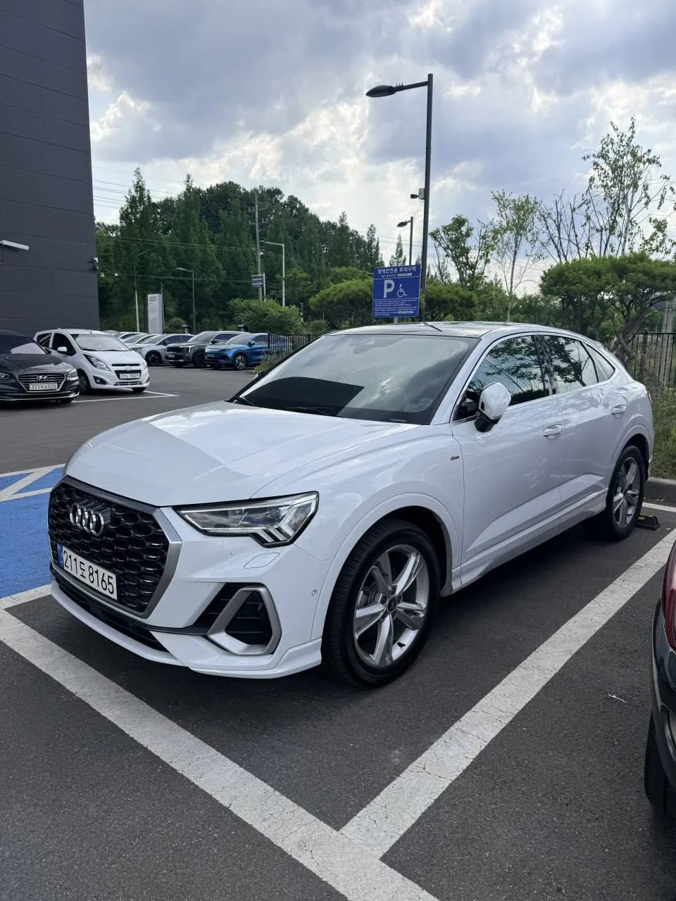 **🇰🇷 Доступен к заказу из Кореи

Audi Q3 35tdi Premium Sportback**

Год: **2023**
Пробег: **51.500