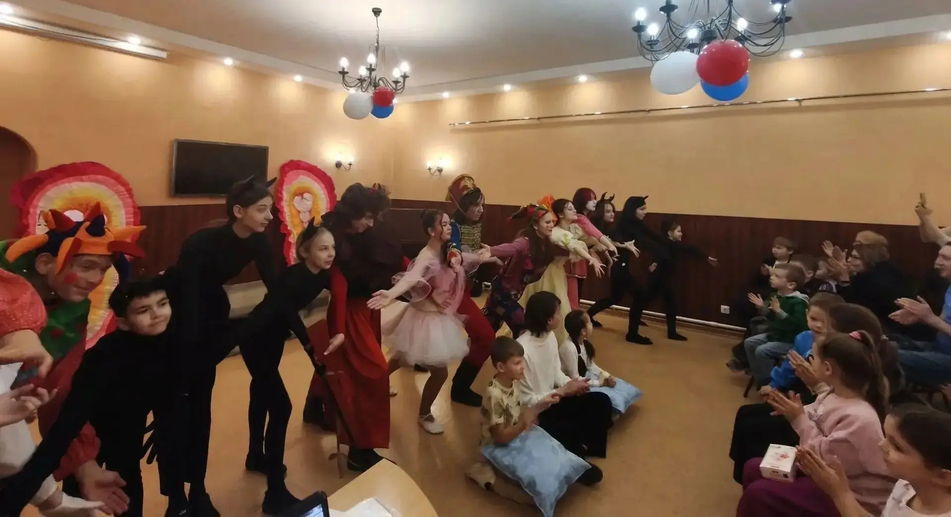 11 апреля, в субботу, театральная студия "Театр-Да!" выступала в Рыбацкой библиотеке со своим спекта
