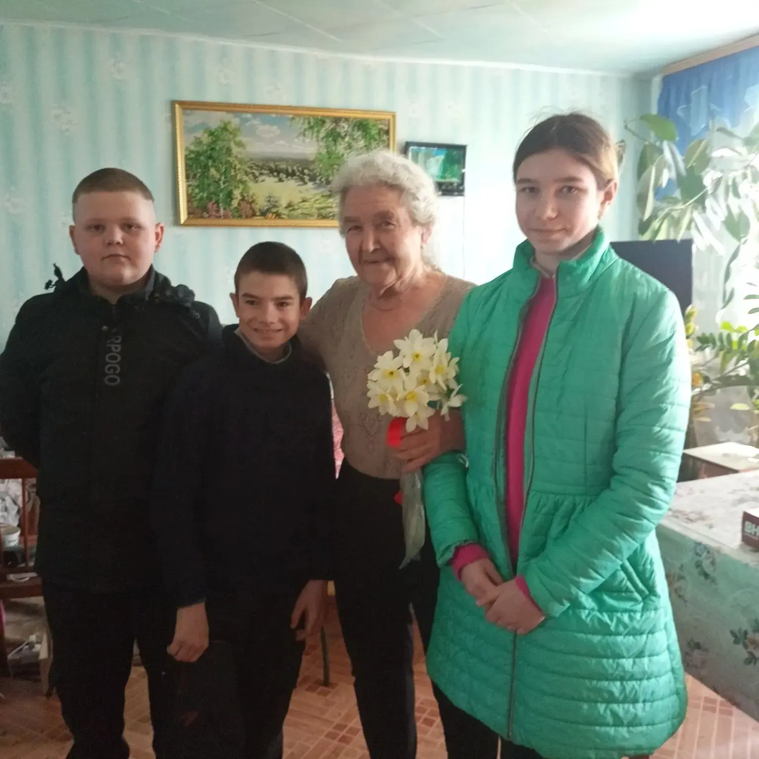 25 мая учащиеся школы поздравили с  80-летним юбилеем ветерана села, Корнюшову Валентин...