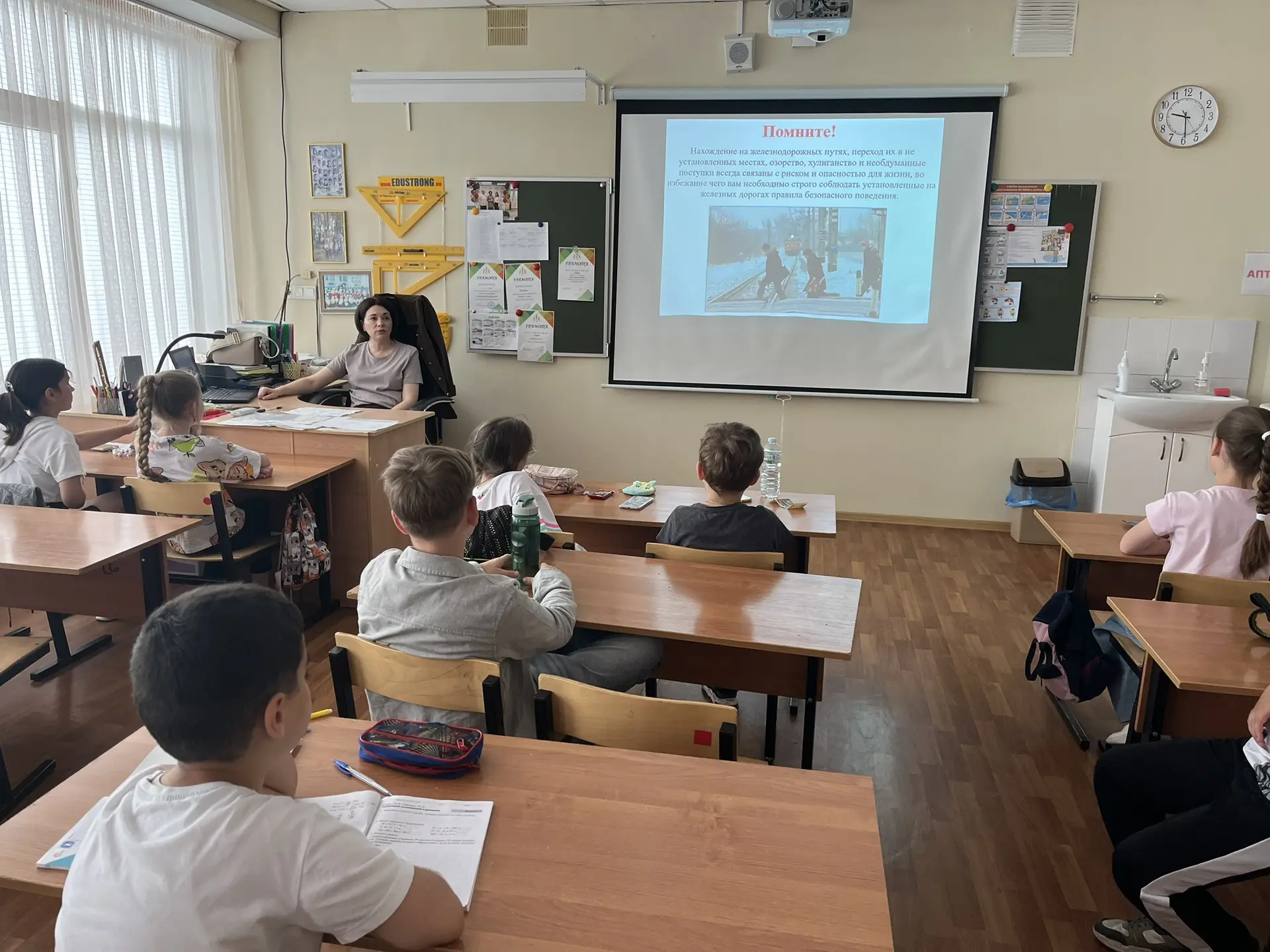 Сегодняшний день в нашем школьном лагере прошел невероятно насыщенно и интересно! С сам...