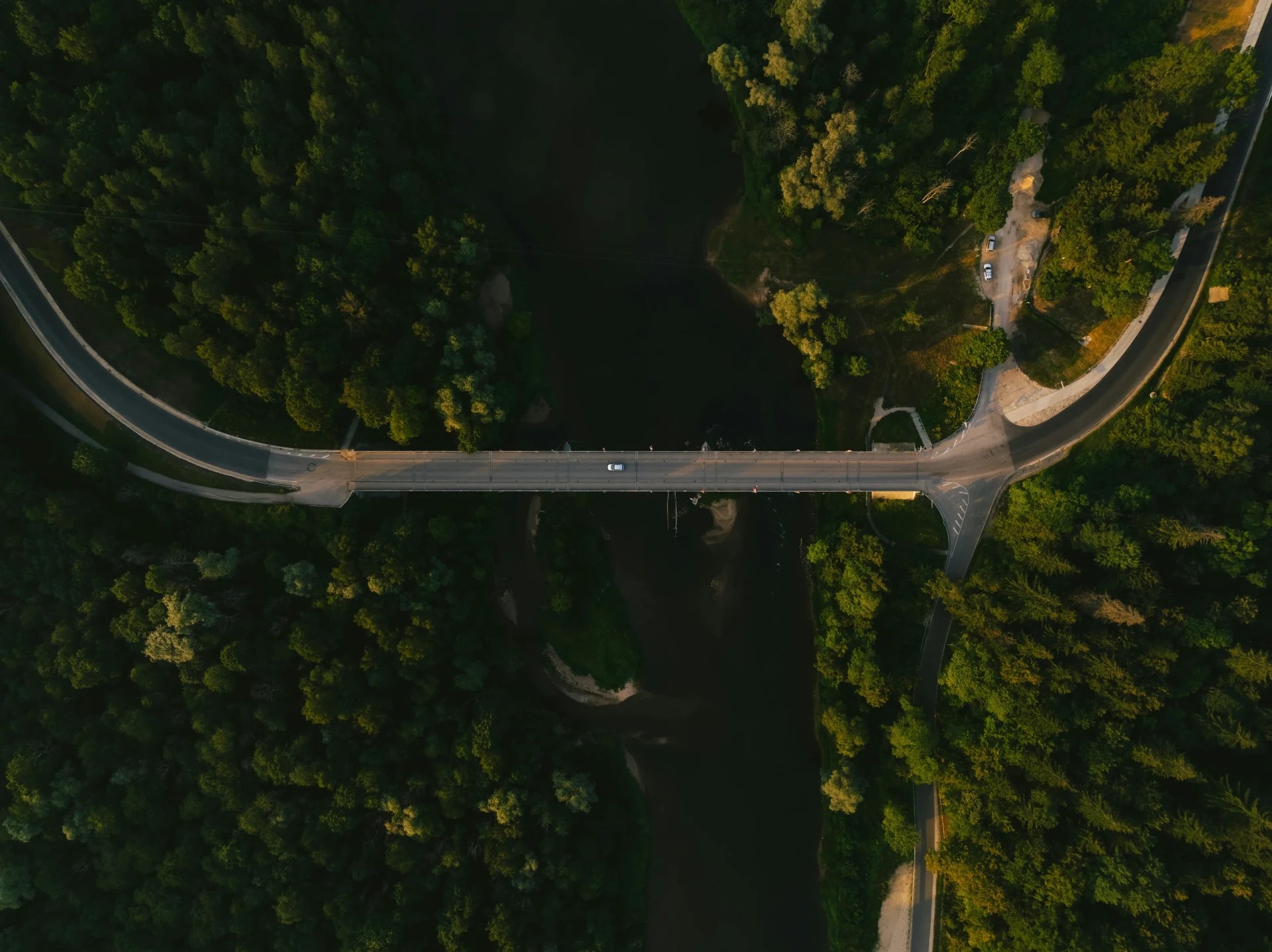 🛣 10 лучших маршрутов выходного дня, куда отправиться на машине из Москвы

Всего пара часов от стол