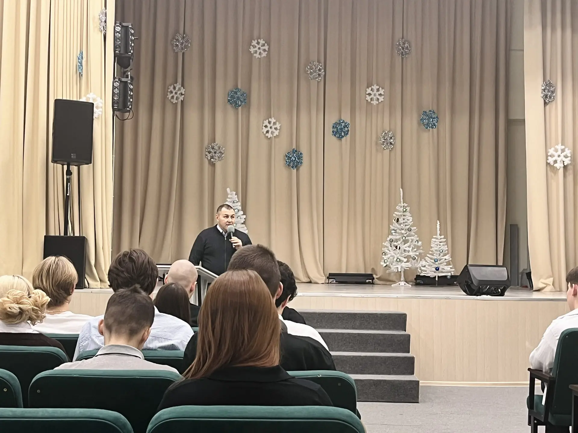 Сегодня в нашей школе для обучающихся старших классов прошла встреча с настоящим героем🎖️ Ветеран сп