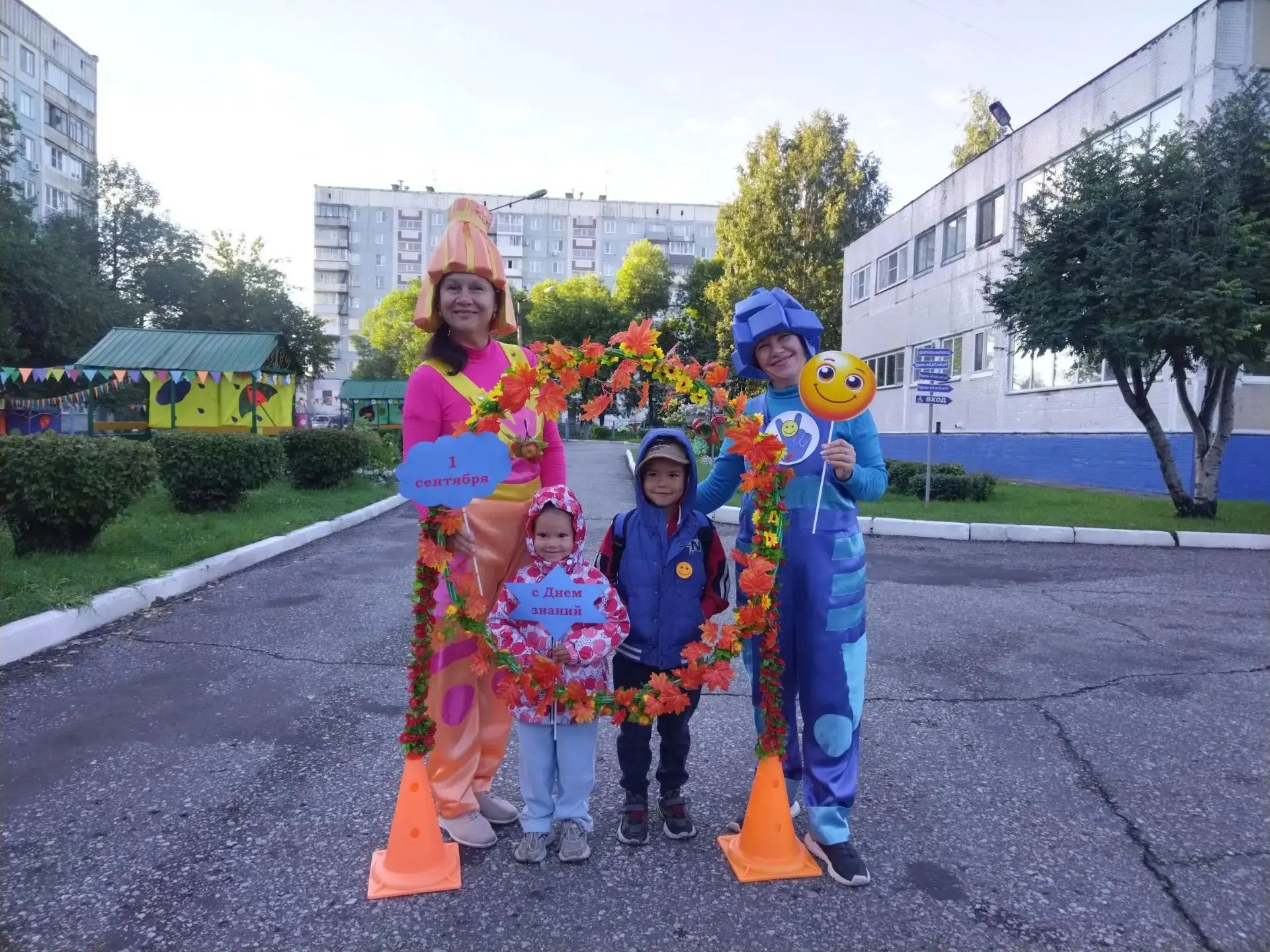 Утро 1 сентября в нашем детском саду началось с настоящего праздничного сюрприза. У вор...