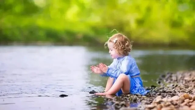 ПАМЯТКА ДЛЯ РОДИТЕЛЕЙ О МЕРАХ БЕЗОПАСНОСТИ ВО ВРЕМЯ НАХОЖДЕНИЯ ДЕТЕЙ НА ВОДОЕМАХ!

Уважаемые родител