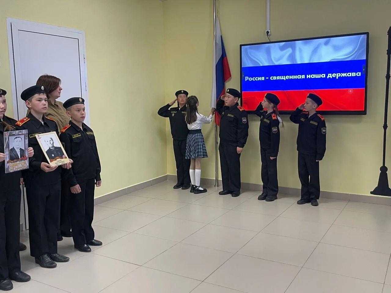 На этой неделе наша торжественная линейка была особенной. Она была посвящена священной дате — 81-й г