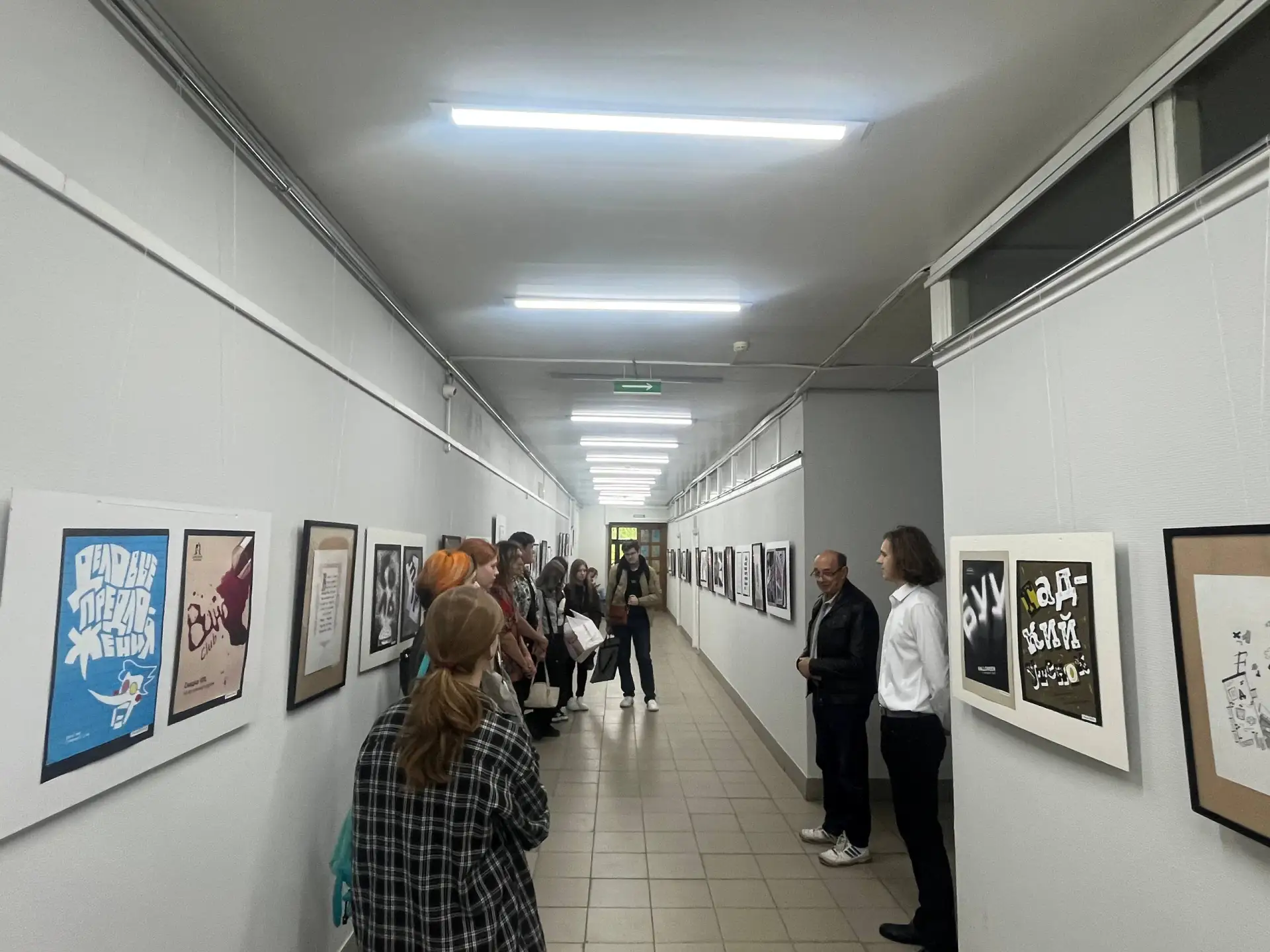 🎨 Сегодня на первом этаже Института искусств открылась выставка студенческих работ по ...