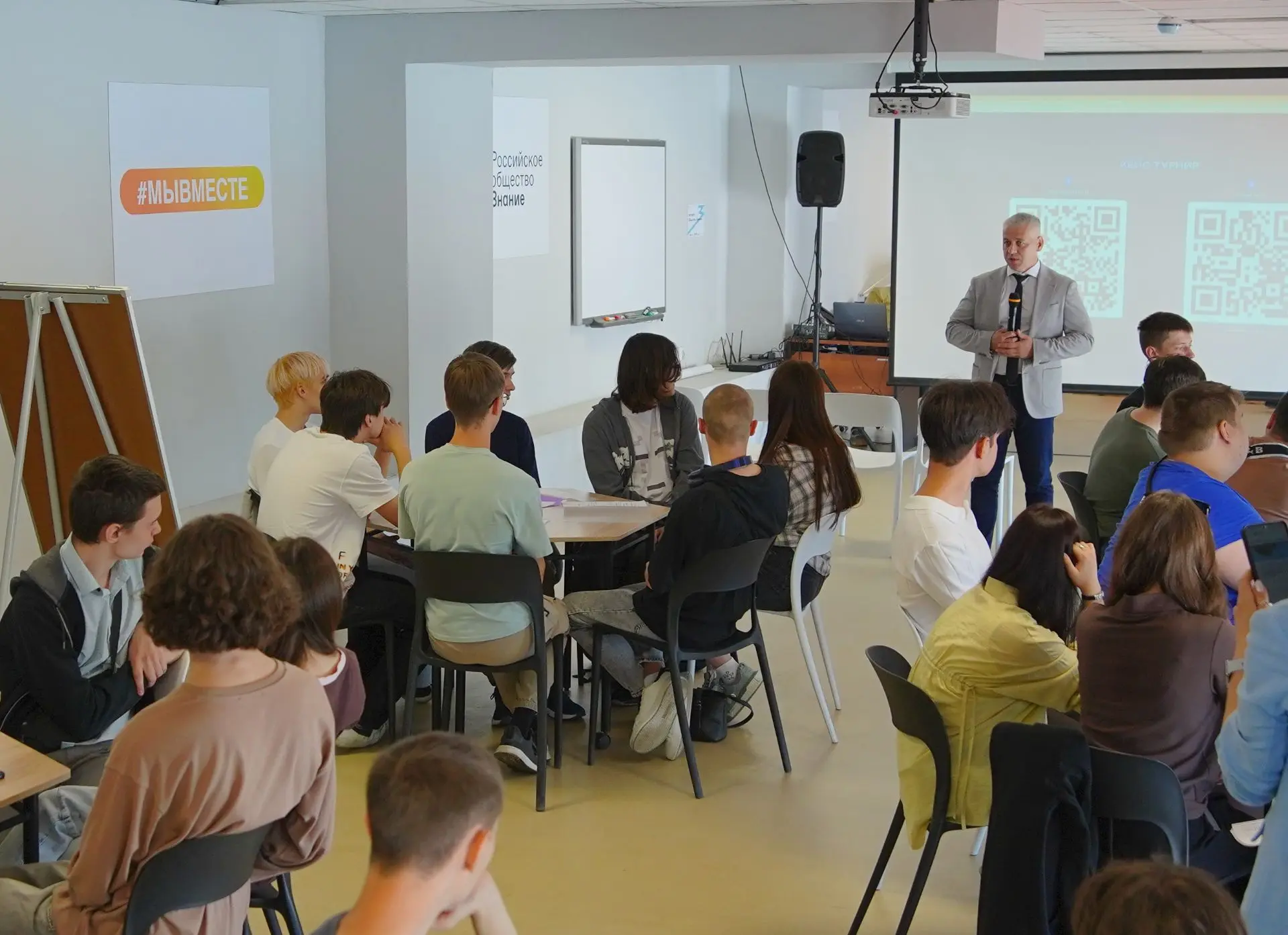 Порадовал тот интерес, который проявили абитуриенты к проводимому сегодня во ВГУИТ кейс-турниру. 
Ко