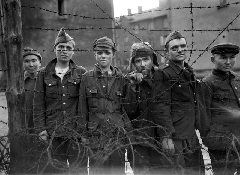 1944 год, немецкий офицер спросил пленного: