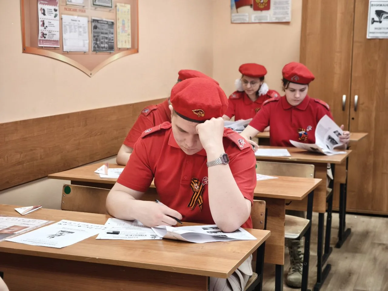 🇷🇺🌟 «Диктант Победы»

 24 апреля юнармейцы 9Г класса #Школа_14 приняли участие в акции #ДиктантПо