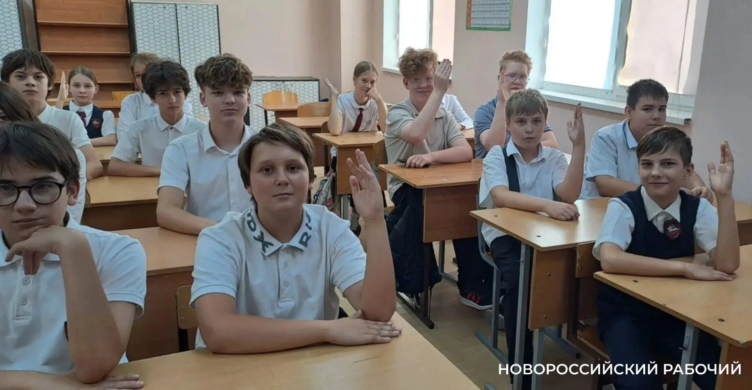 Фанаты математики — здесь! Выпускник школы Новороссийска теперь сам в ней преподает