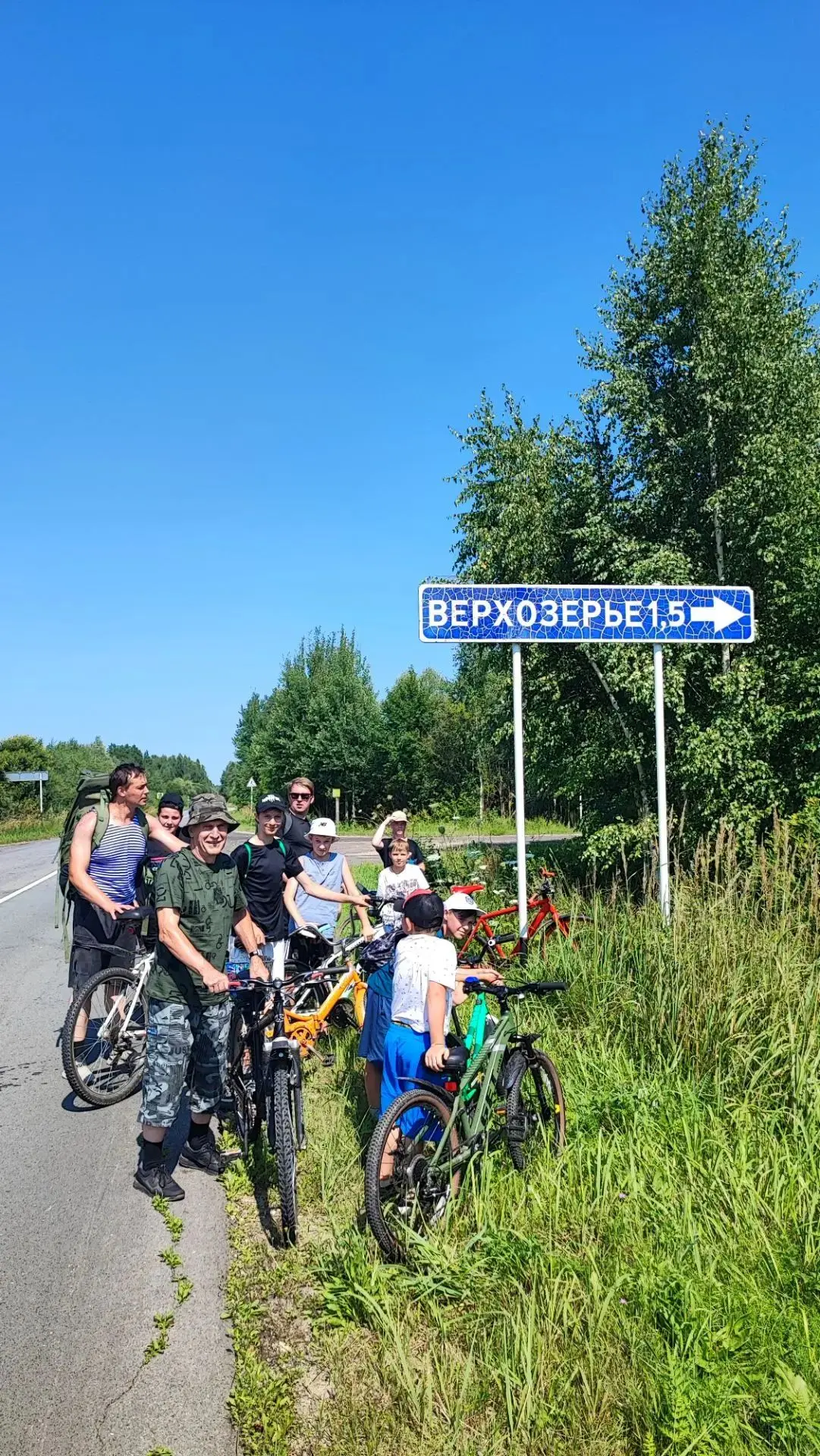 Путь в село Верхозерье в 10 километров по ровному асфальту — идеальный маршрут для наши...