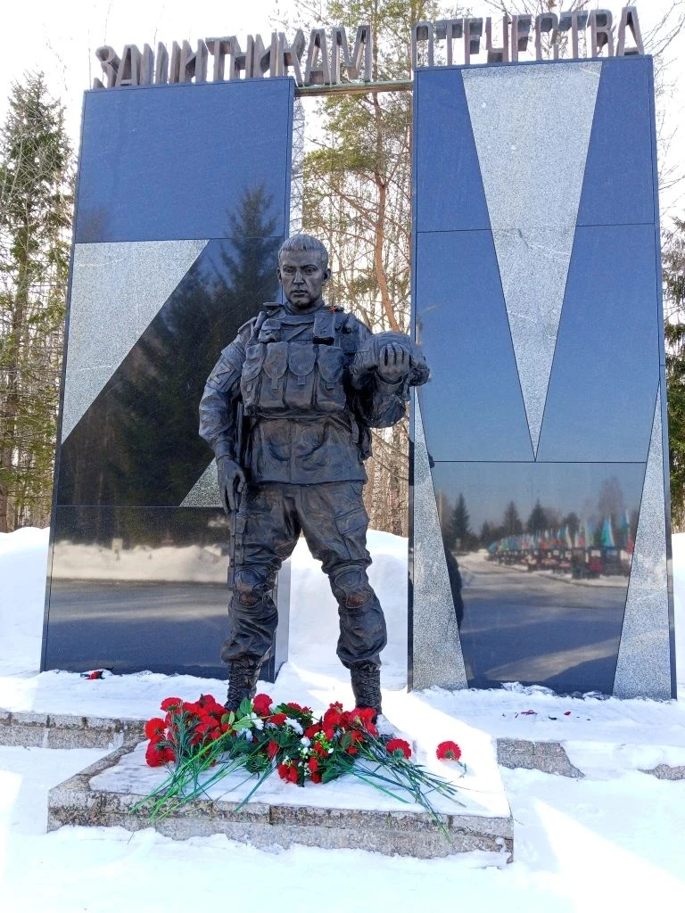 Возложение цветов на Аллее Славы погибшим воинам Илье Чернышёву, Юрию Фёдорову, Дуганову Сергею 🙏💔