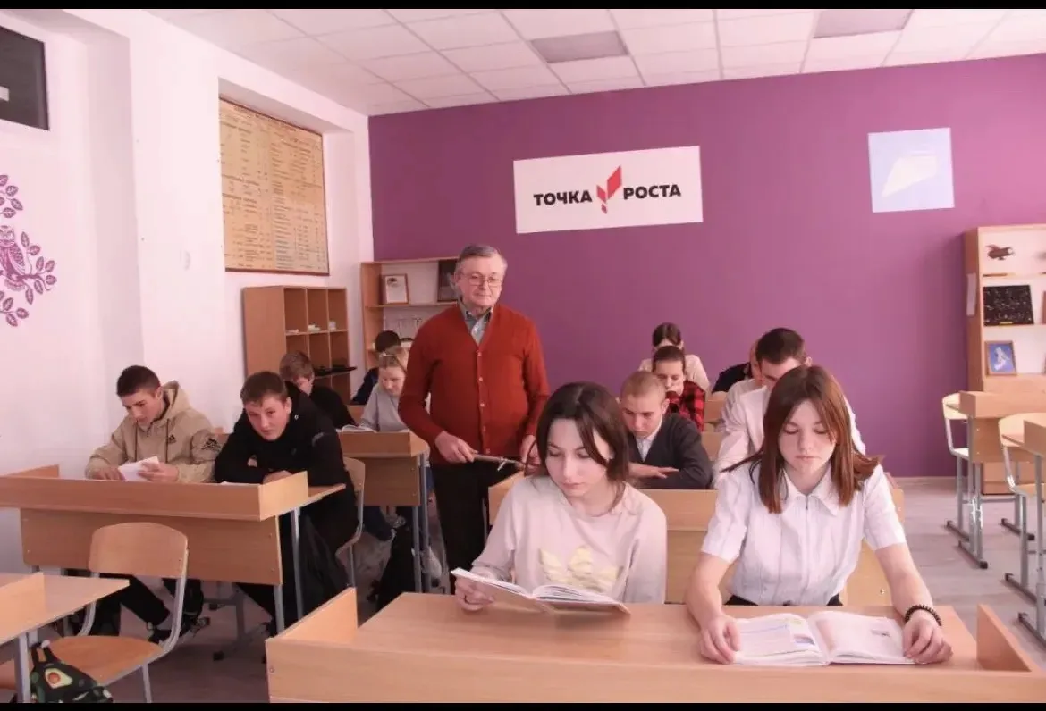 Учитель -  это не просто профессия, учитель-призвание. Не каждому человеку, не каждому ...