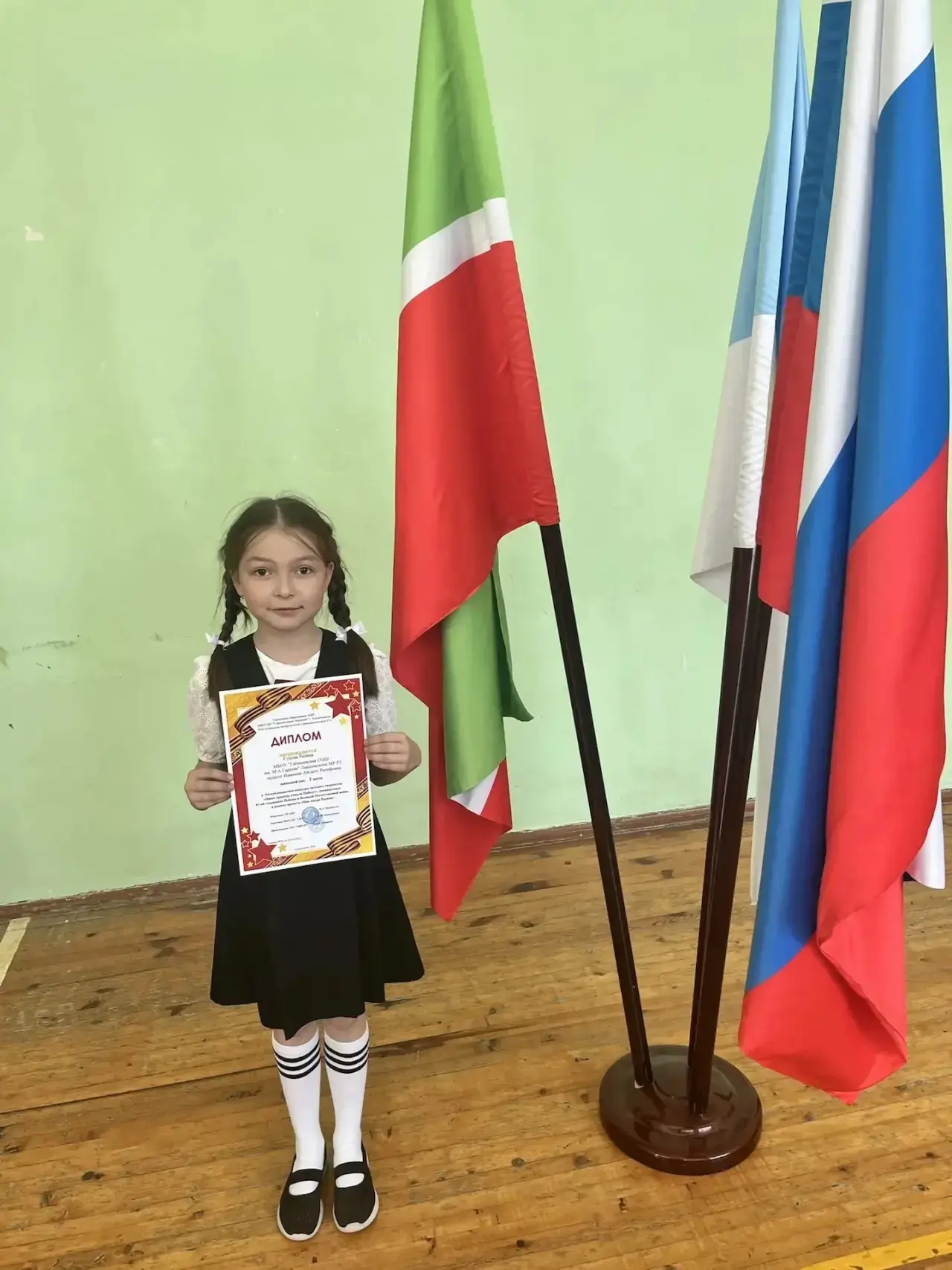 Каждый понедельник в МБОУ "Габишевская СОШ им.М.А.Гареева" проходит школьная линейка с ...