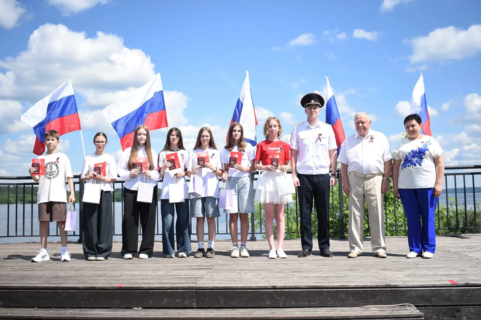 🇷🇺 В День России молодым кинешемцам вручены паспорта

 Сегодня, 12 июня, мы отмечаем День России. 