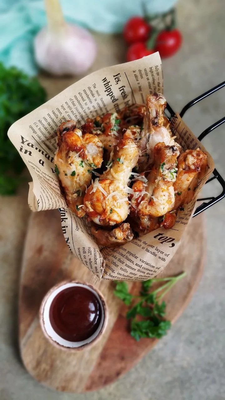 Вы любите крылышки? Я очень 🤤 и вот эти КРЫЛЫШКИ С ПАРМЕЗАНОМ стали у нас любимчиками.