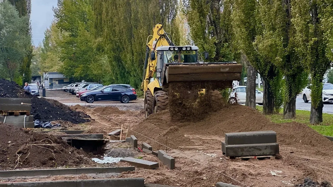 🌳 В Уфе продолжается благоустройство сквера по улице Юрия Гагарина