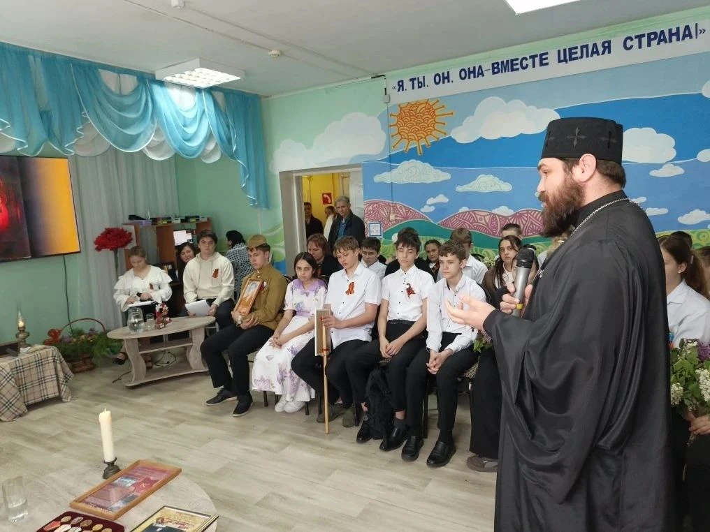 В преддверии Дня Великой Победы прошла трогательная встреча поколений «Журавли нашей памяти». На ней