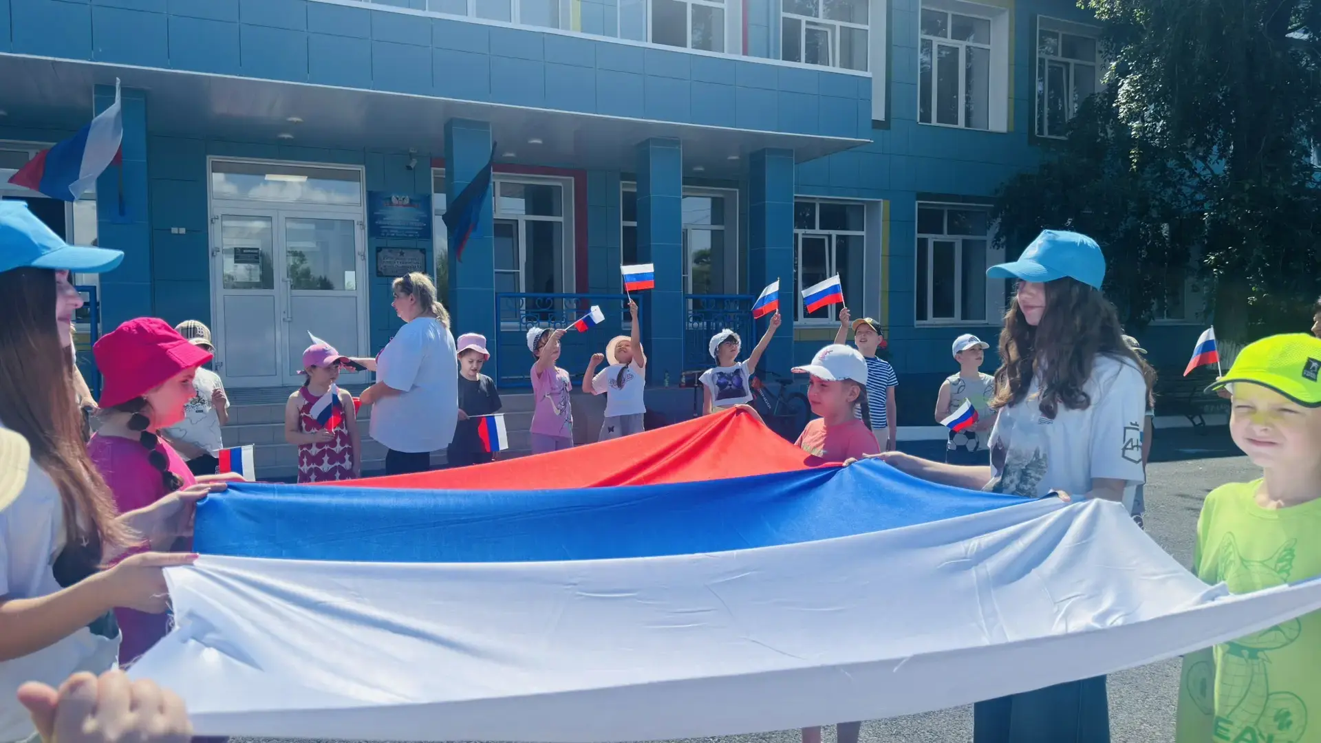 🇷🇺"Первые" в единстве: День России в пришкольном лагере

☀Сегодня в пришкольном лагере "Первые" ца