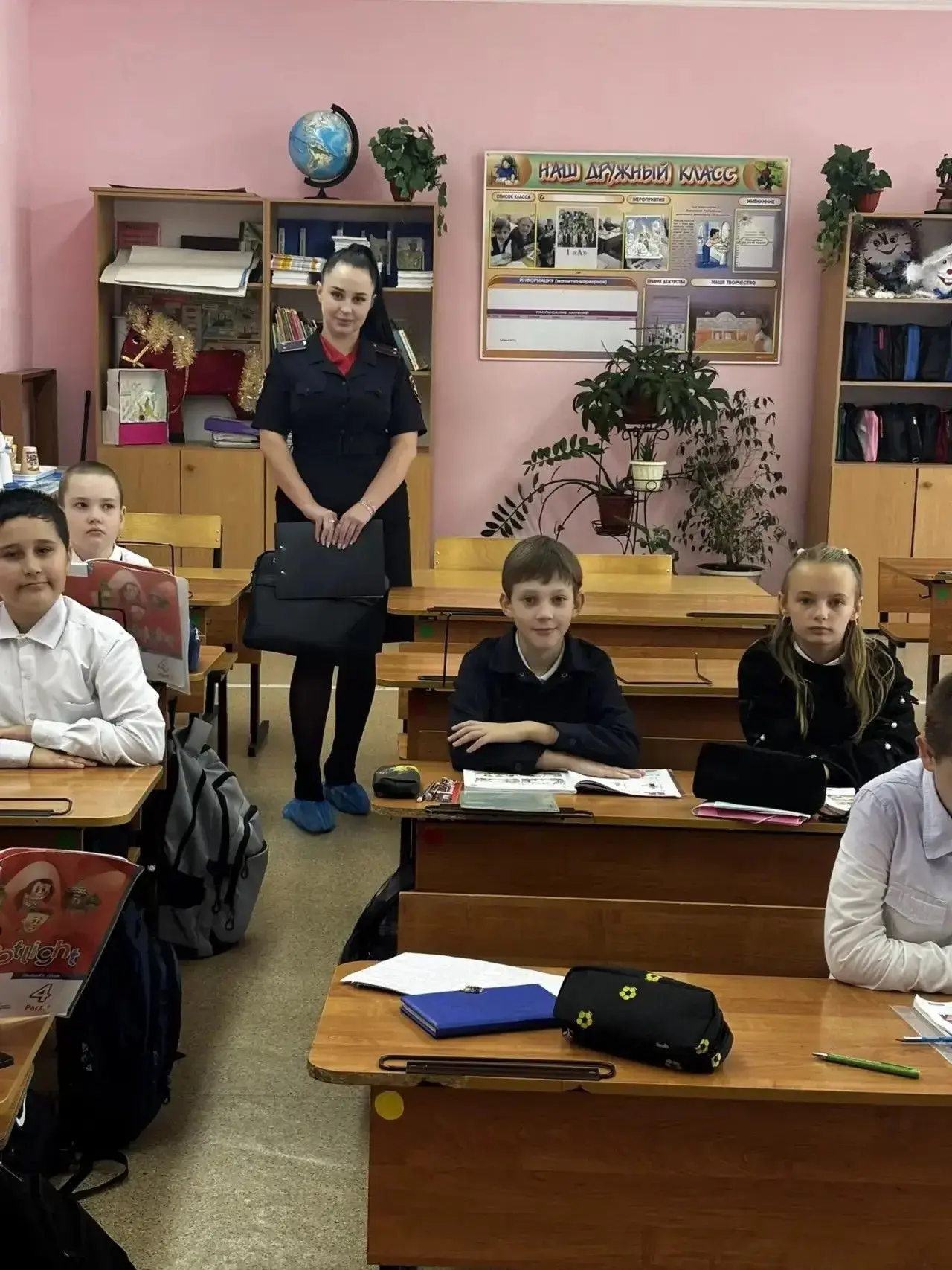 В рамках месячника безопасности нашу школу посетила инспектор по делам несовершеннолетн...