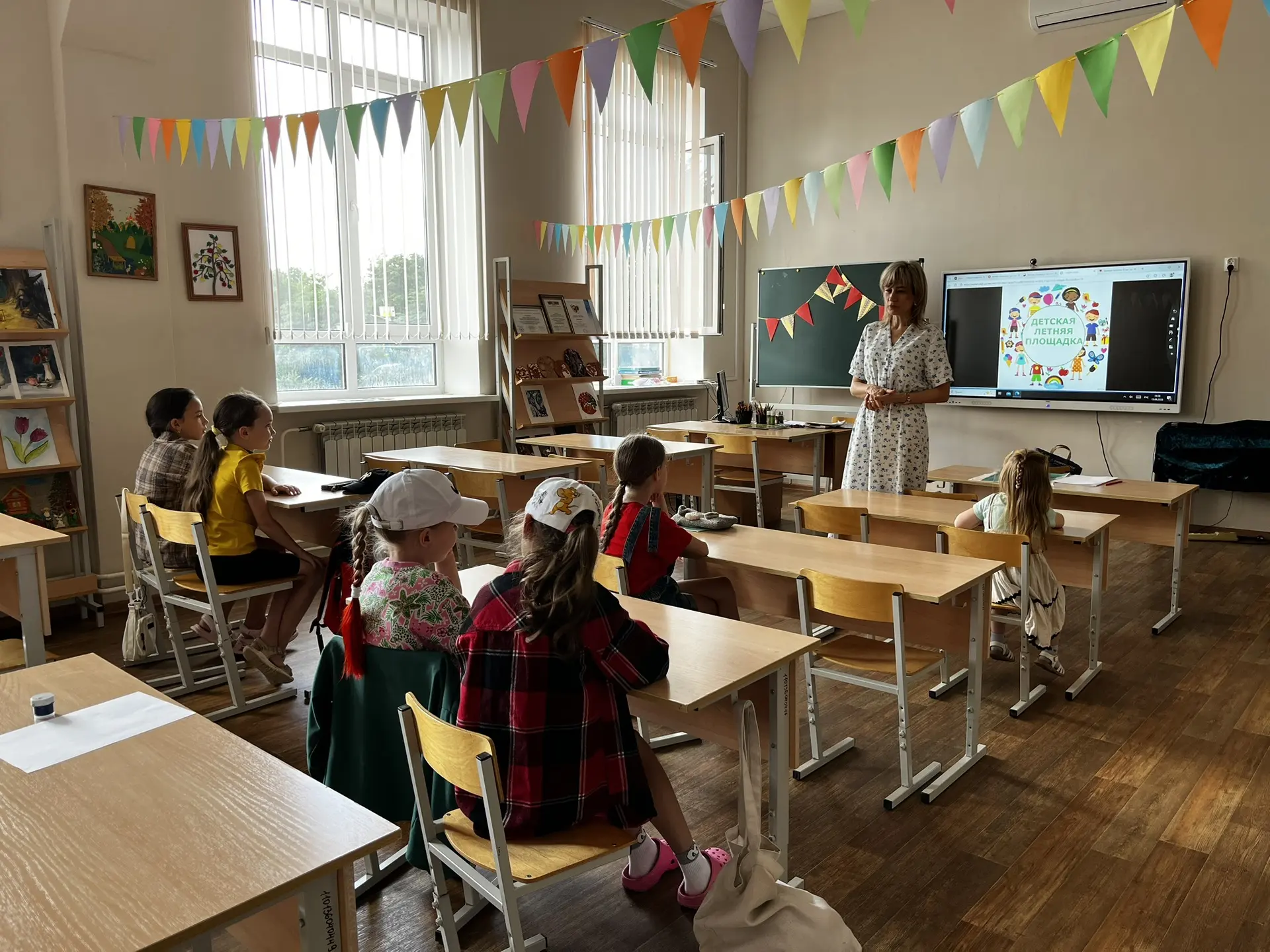 🌟 Сегодня в детской школе искусств стартовала 2 смена творческой площадки «Летняя радуга».

👧🏻👦�