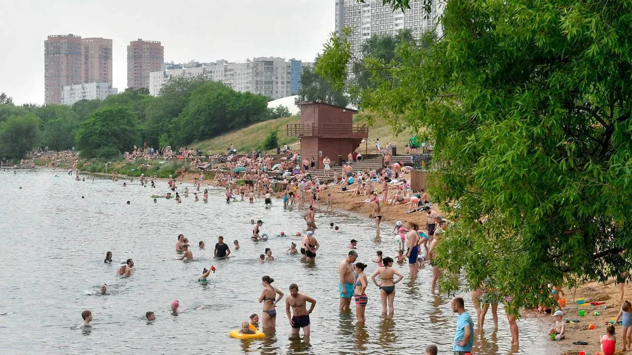 🌊 Москва-река прогрелась до +21°C — теплее, чем море в Сочи и Анапе.

На курортах Краснодарского кр