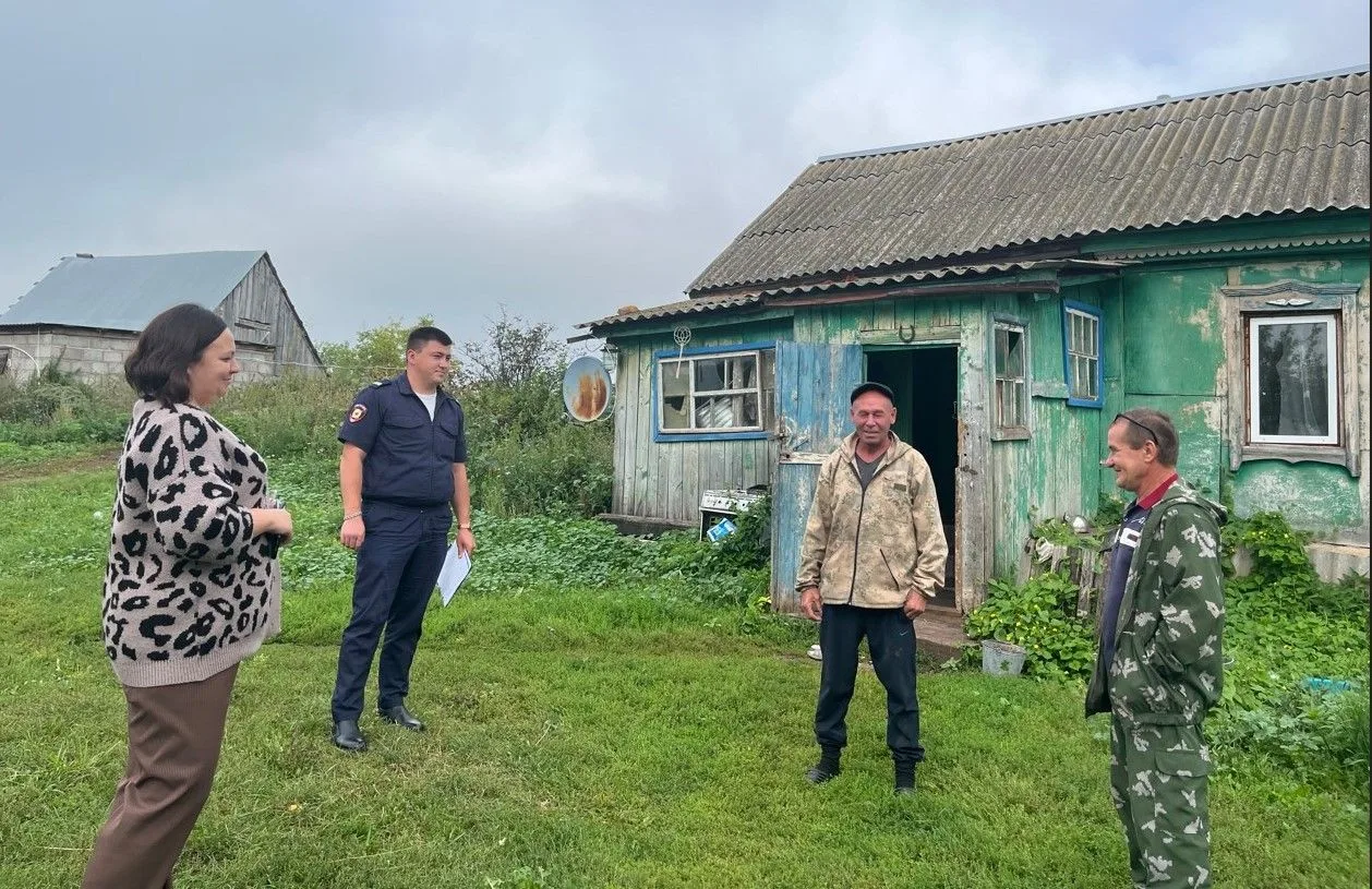 Перед началом учебного года в районе прошли профилактические рейды. Специалисты службы ...