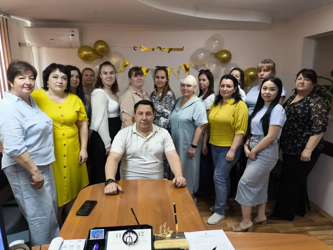 Сегодня день рождения отмечает директор ГКУ АО «ЦСПН Енотаевского района» Степовой Алек...