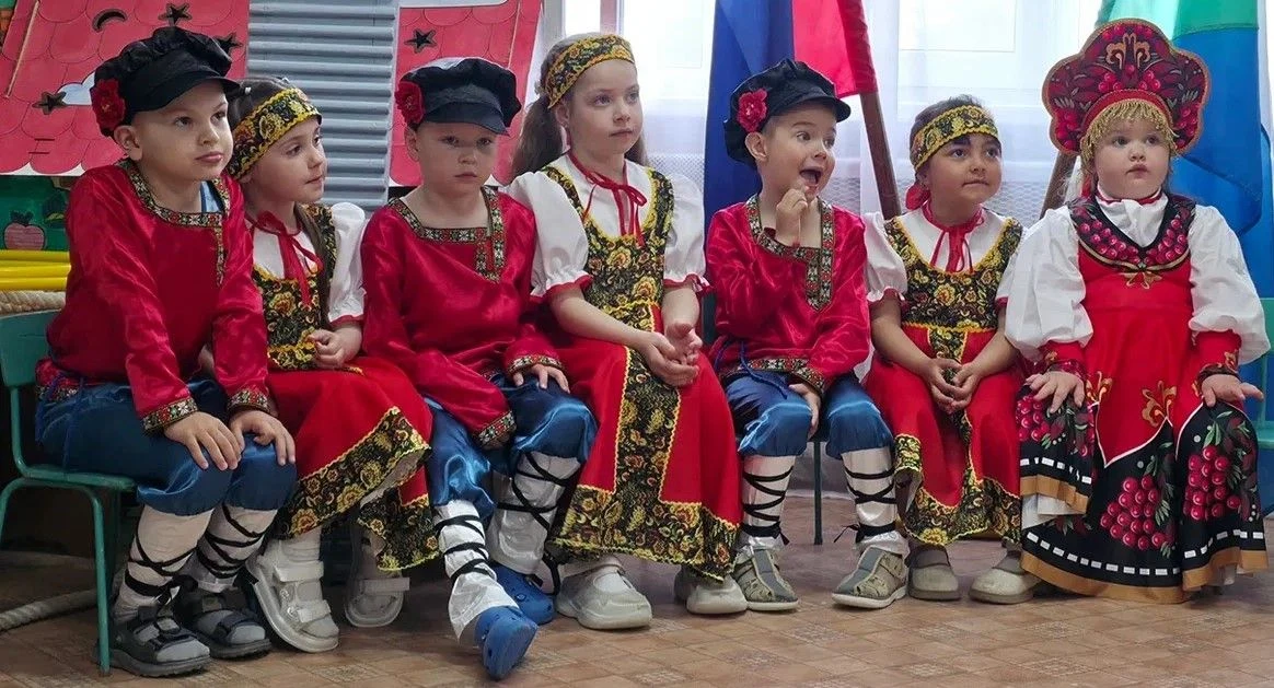 🧸С чего начинается знакомство каждого малыша с национальной культурой?  Конечно же, с ...