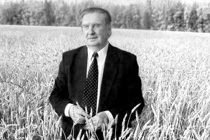 В возрасте 83 лет скончался Иван Иванович Михайлов — бывший руководитель Усть-Таркского...