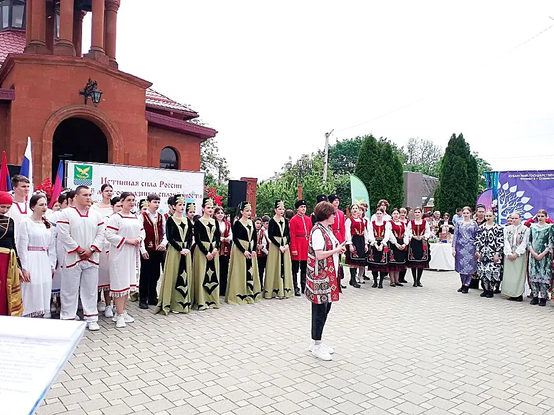 В СЛАВЯНСКЕ-НА-КУБАНИ ПРОШЕЛ ФЕСТИВАЛЬ НАЦИОНАЛЬНЫХ КУЛЬТУР «ДОРОГОЙ ДРУЖБЫ»   Славянский городской 