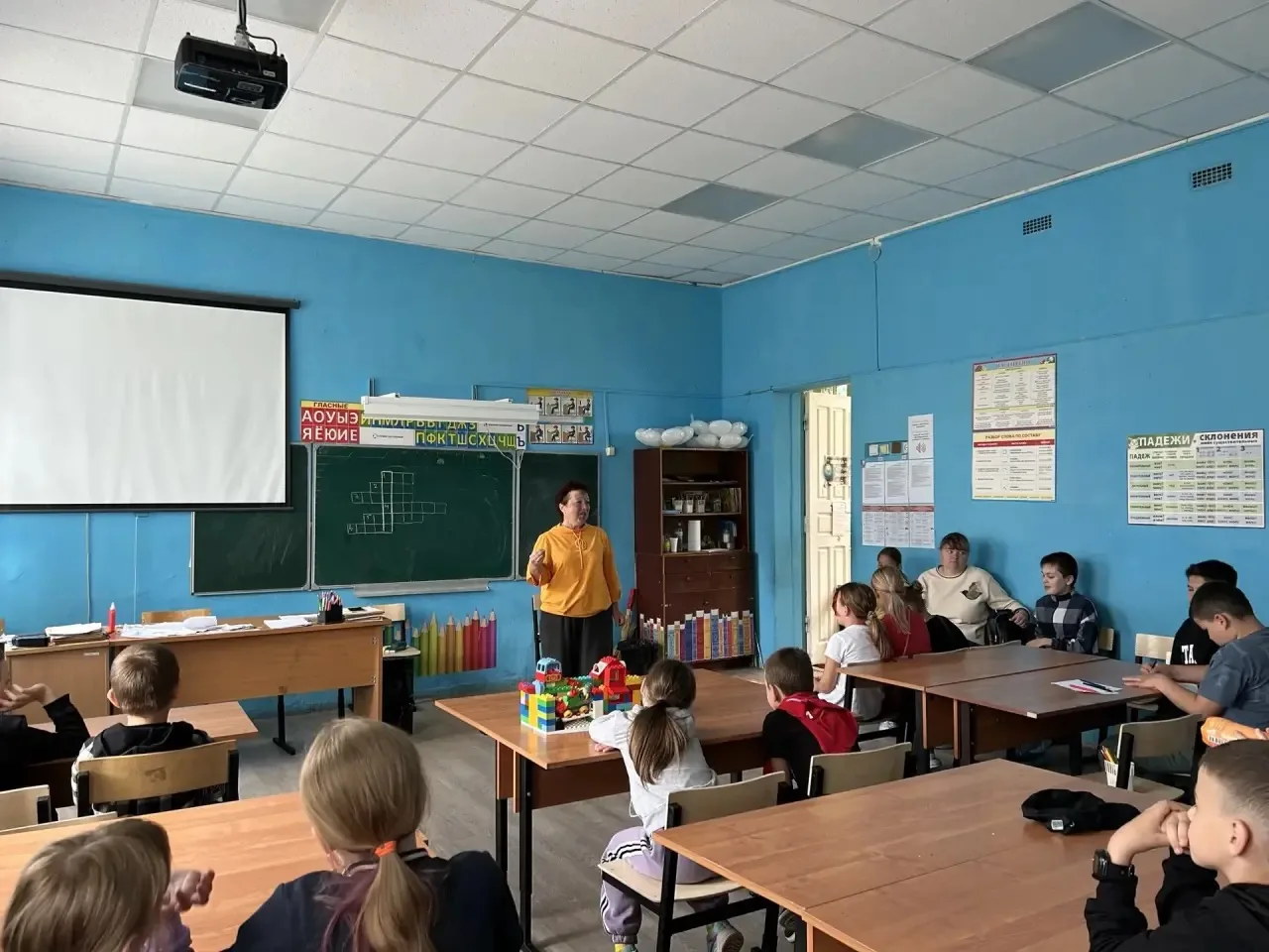 Сегодня ребята из пришкольного лагеря принимали в гостях Татьяну Александровну Тарасову, которая поз
