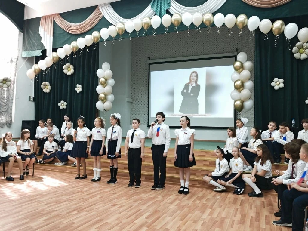 🎉 Прощай, начальная школа! Последний звонок — 2026  💐🎒 Промчались 4 года как один миг. Ещё вчера пер