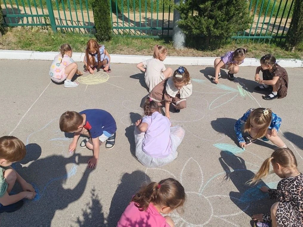 Как в нашем детском саду встретили лето и День защиты детей ☀️

Праздник начался с развлечения, где 