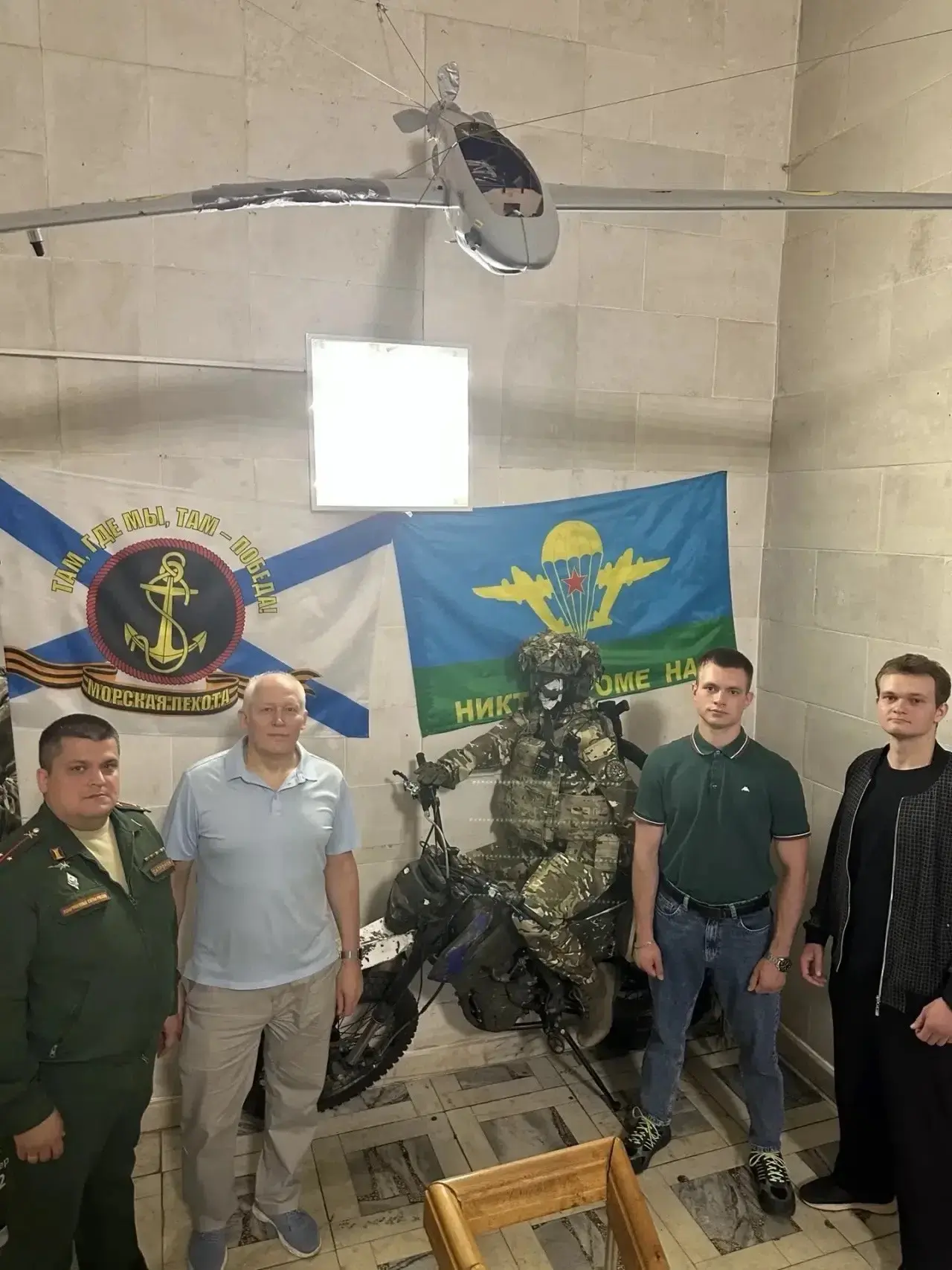 🎖️Служба как выбор сильных!

Студенты Президентской академии во Владимире вместе с деканом факульте