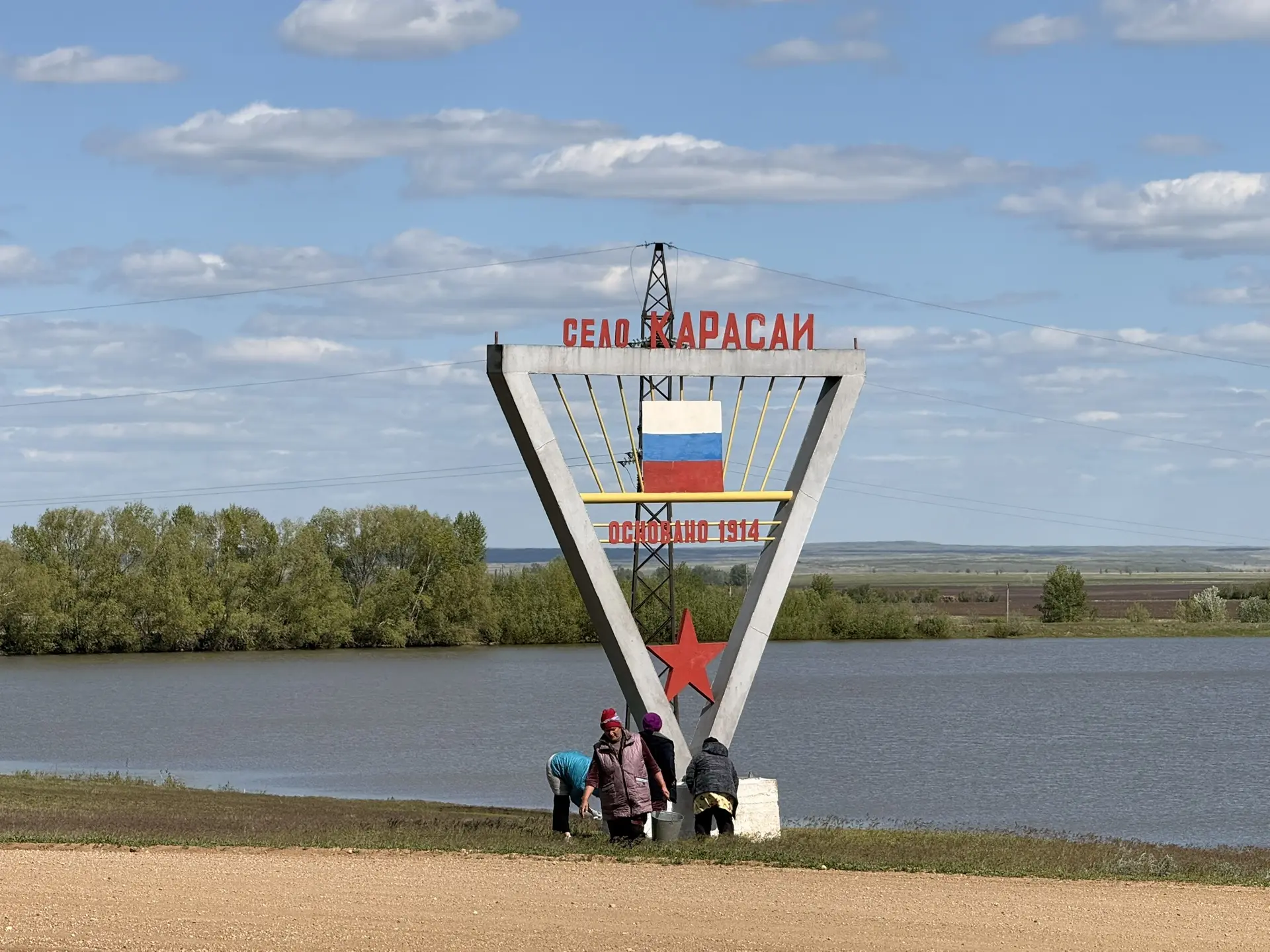 Сообщаем, что депутатами и активистами нашего села проведены работы по благоустройству ...