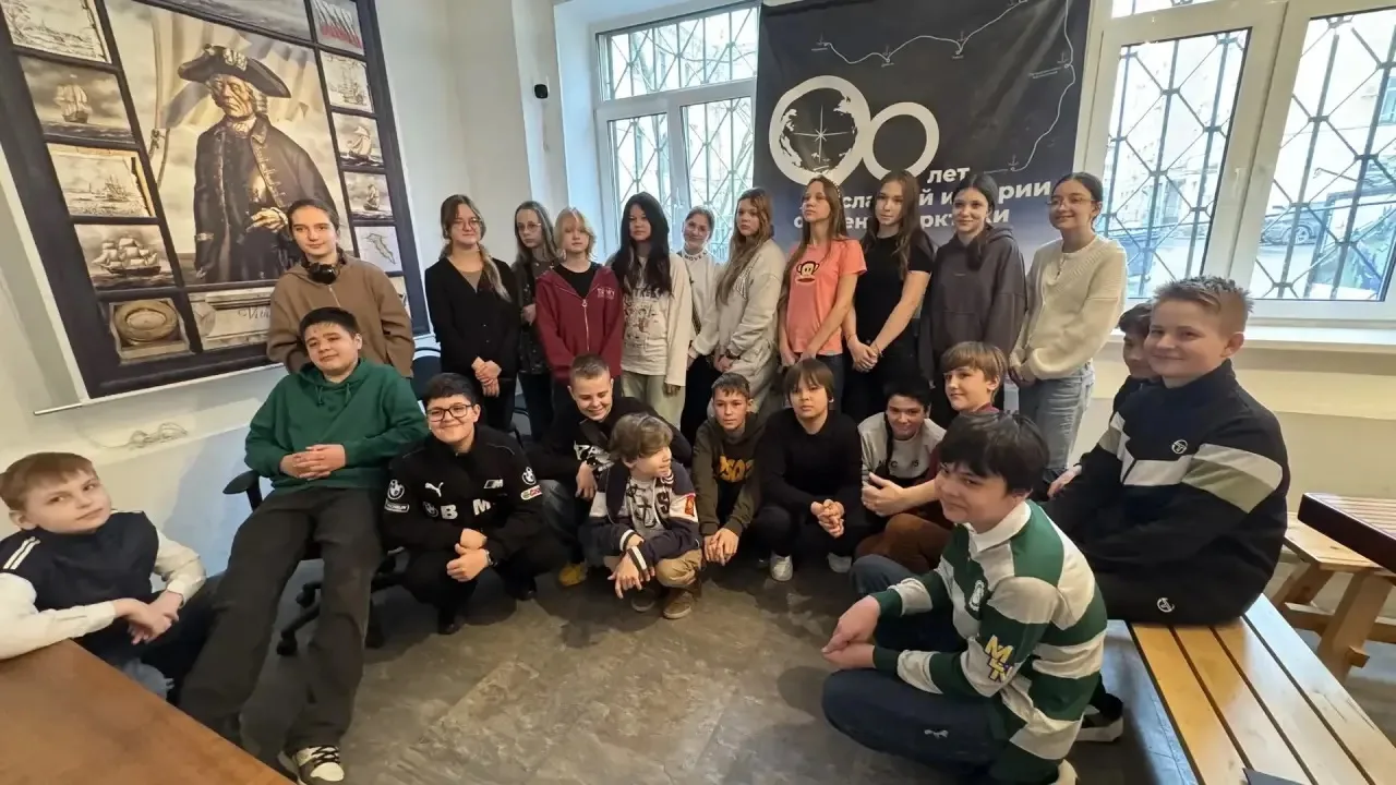 ❄️АССОЦИАЦИЯ ПОЛЯРНИКОВ❄️  🎓6 класс «А» нашей #ШколаТропарево посетил Ассоциацию полярников!  🧊Ребят