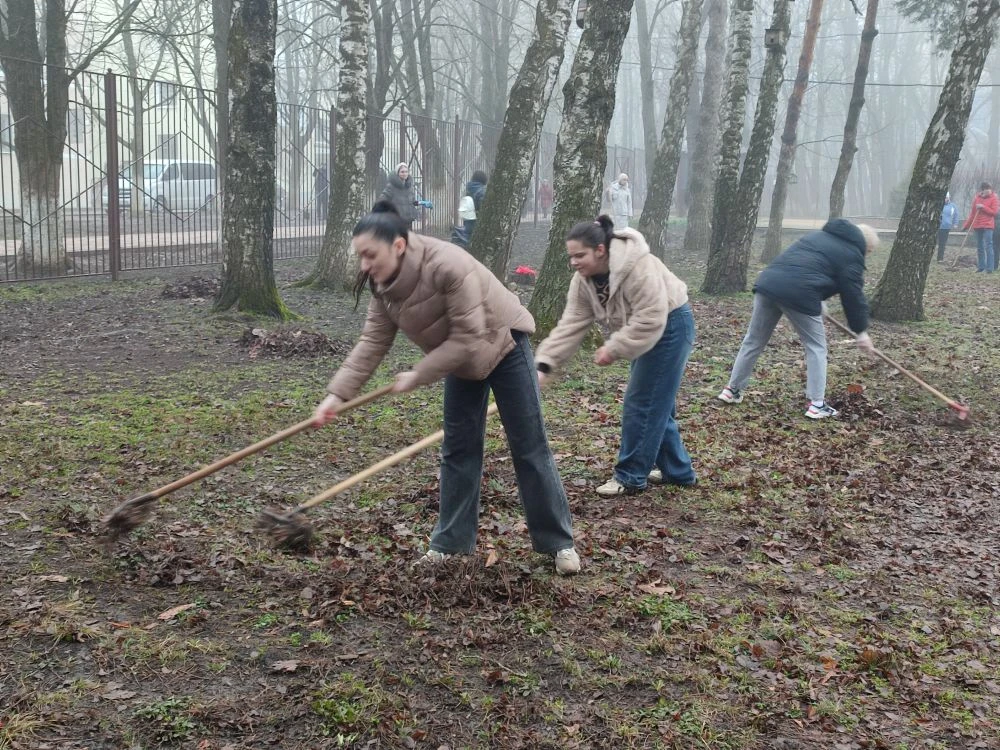 ☔Сегодня, несмотря на непогоду, дружный коллектив учителей нашей школы вышел на общегородской суббот