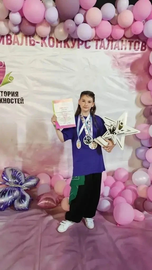 🎉 Гордость нашей школы! 🎉  С огромным удовольствием поздравляем Варвару Колесникову, ученицу 6В клас