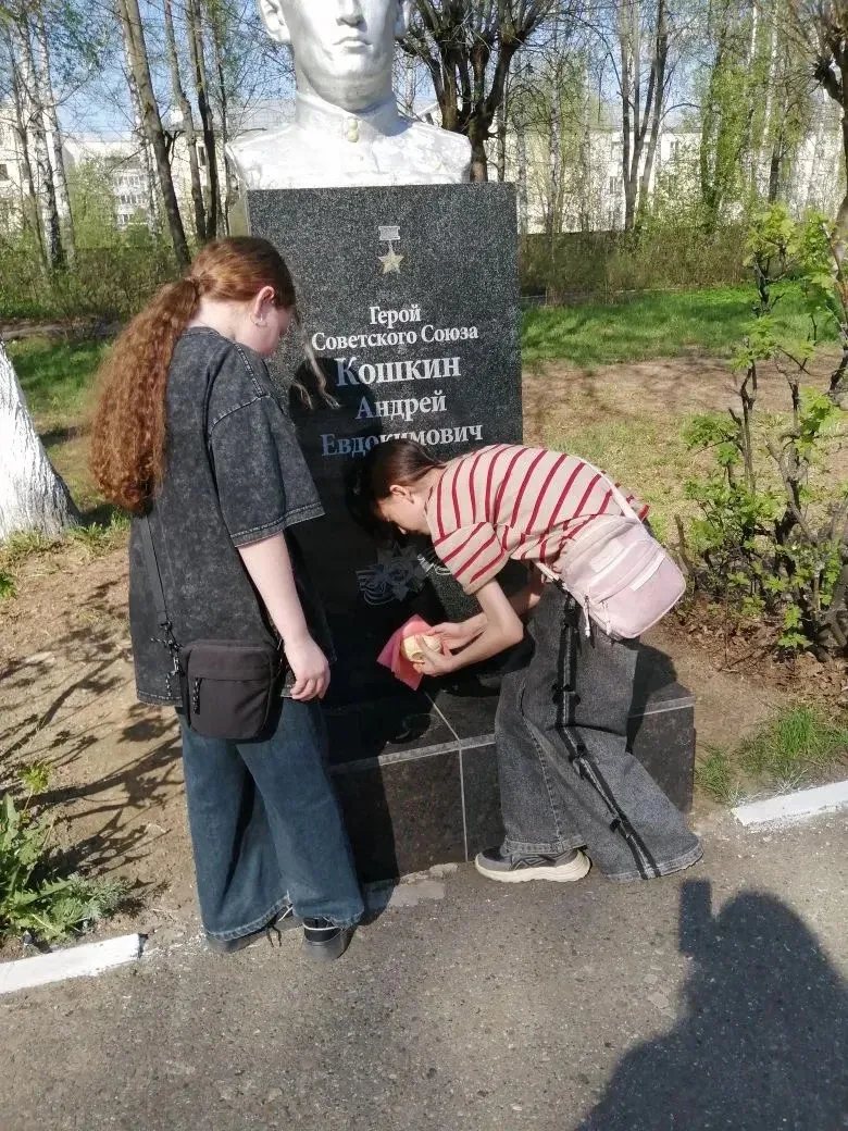 ❤️ Память в наших делах!  Вчера ученики 5Б класса вместе со своим классным руководителем Комлевой Юл